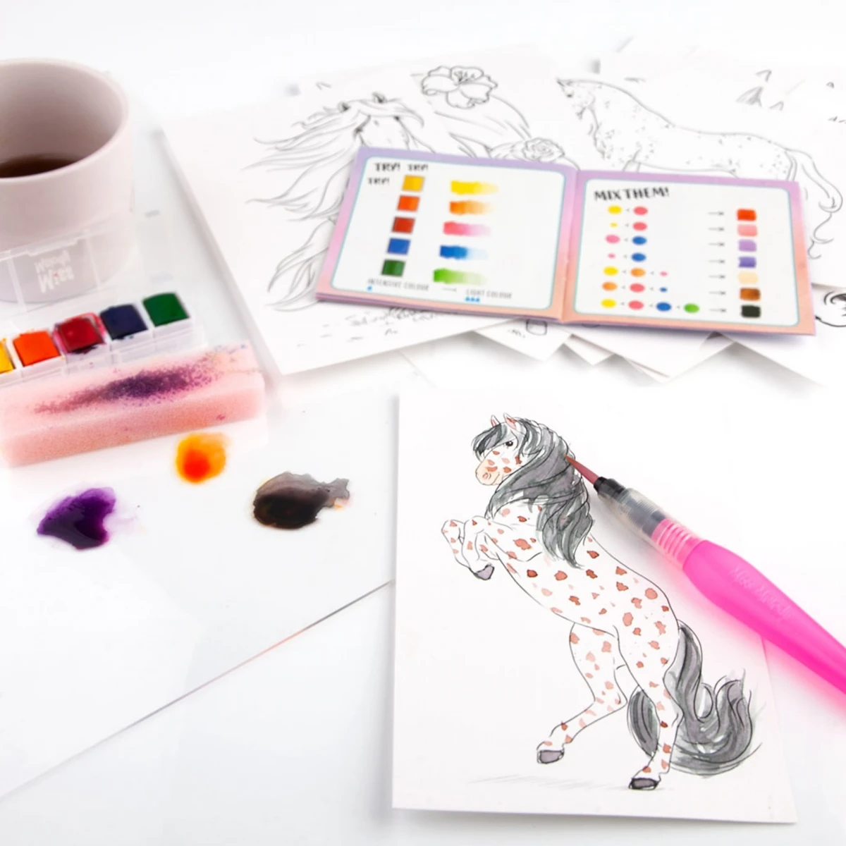 Depesche 12107 Pferd Miss Melody Watercolour Set Kreativ-Set Aquarell Papier 5 Depesche 12107 Pferd Miss Melody Watercolour Set Kreativ-Set Aquarell Papier – Bild 5