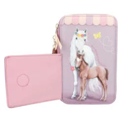 Depesche 12357 Pferd Miss Melody 3-Fach Federtasche FARM HOUSE Baumwolle Lila 12 Depesche 12357 Pferd Miss Melody 3-Fach Federtasche FARM HOUSE Baumwolle Lila -Nicii Plusch Geschaft 0012357 0012357 12357 03 image zoom