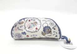 Nici 30230 Brillenetui Schaf Jolly Liselle Allover Hellblau 16x18cm Jolly Mäh -Nicii Plusch Geschaft 30230 4 scaled