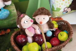 Nici 44054 Igelmädchen Hedda Ca 20cm Plüsch Kuscheltier Schlenker Forest Friends -Nicii Plusch Geschaft 44057 03 Milieu 44058 2048x1365