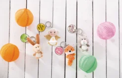 Nici 47530 Schlüsselanhänger Graue Katze Plüsch 7cm Kleeblatt Glücksklee -Nicii Plusch Geschaft 47540 03 47528 47532 47530 Milieu vorl 2048x1306 3