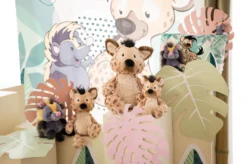 Nici 48869 Tasse Hyäne Helgi & Tenrek Terek 310ml Porzellan 10x8cm Wild Friends -Nicii Plusch Geschaft 48860 10 48865 48866 48867 48863 48864 Milieu 2048x1356 2