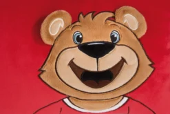 Nici 49080 Kissen FC BAYERN MÜNCHEN Bär Berni 43x25cm Plüsch FCB Dekokissen -Nicii Plusch Geschaft 49080 03 ZA weiss vorl 792x528