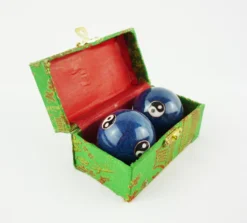 Berk Qi Gong Klangkugeln - Yin Yang Blau In Brokatkästchen Grün KH-922