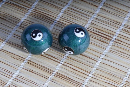 Berk Qi Gong Klangkugeln - Yin Yang Grün In Brokatkästchen Grün KH-925 1 Berk Qi Gong Klangkugeln - Yin Yang Grün In Brokatkästchen Grün KH-925