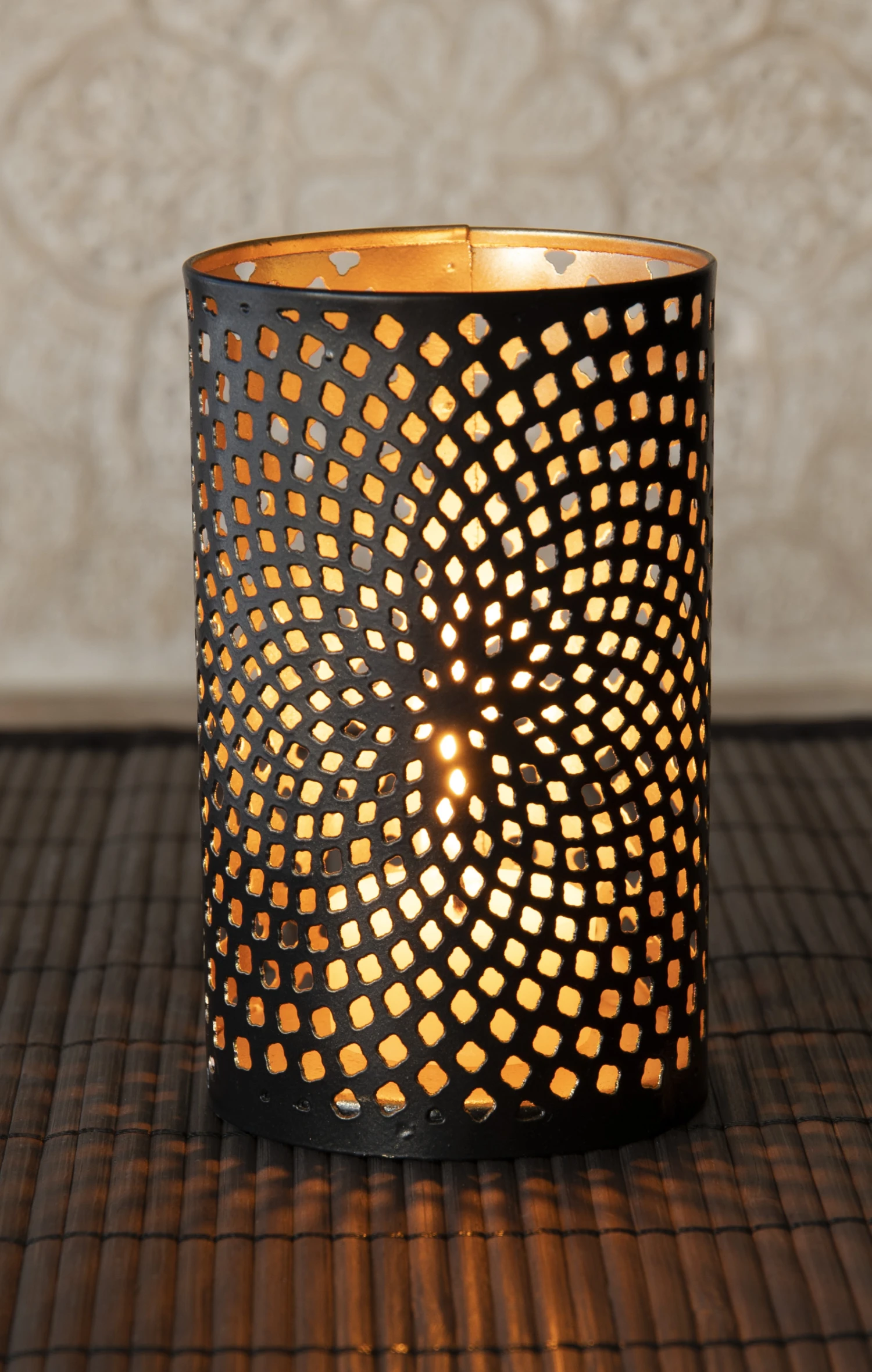 Berk L-030 Teelichthalter Windlicht Entspannungslicht Blütenzauber 11,5cm Ø 7cm 1 Berk L-030 Teelichthalter Windlicht Entspannungslicht Blütenzauber 11,5cm Ø 7cm